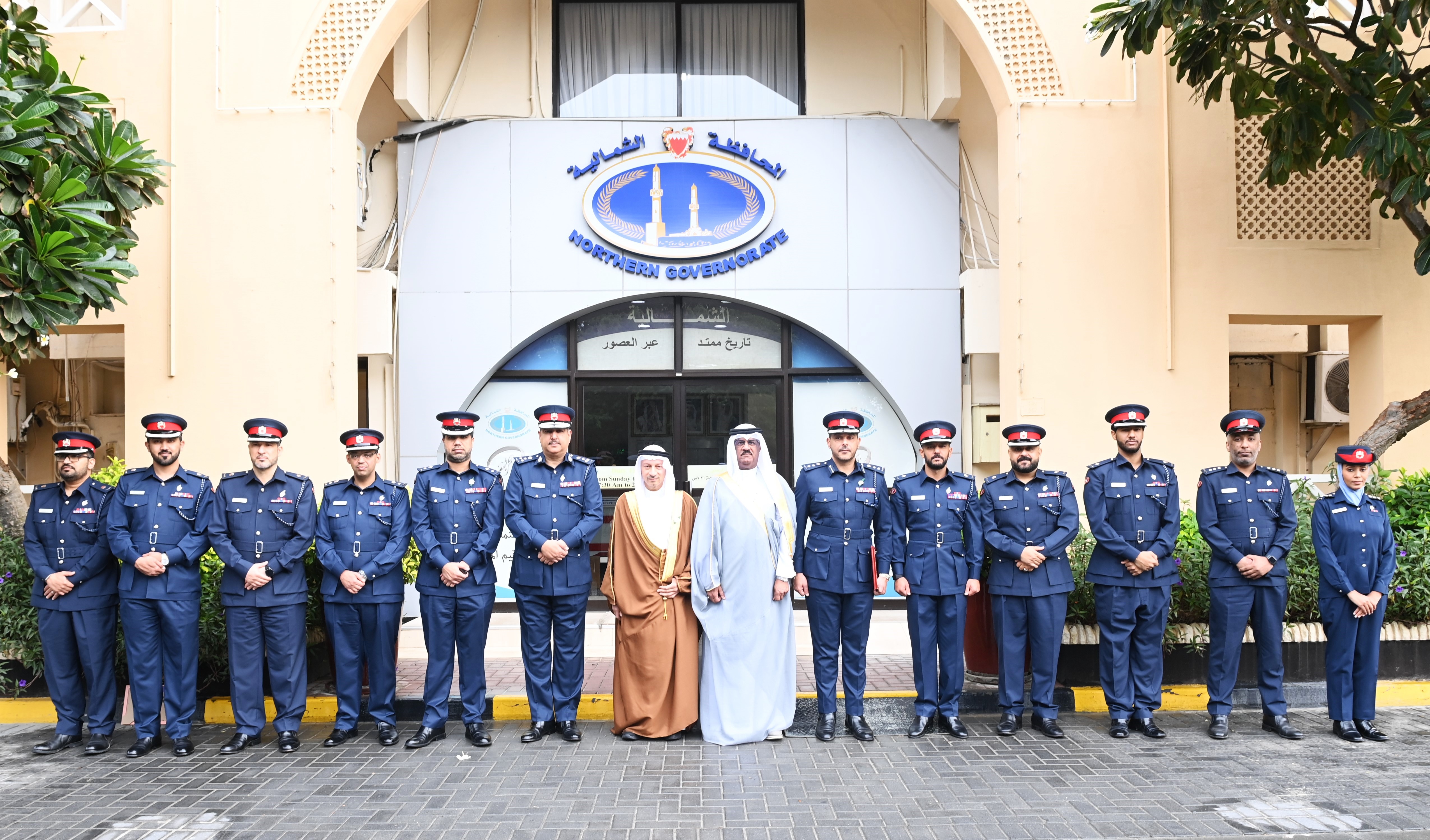 محافظ الشمالية يكرم عددًا من الضباط بمناسبة يوم شرطة البحرين<